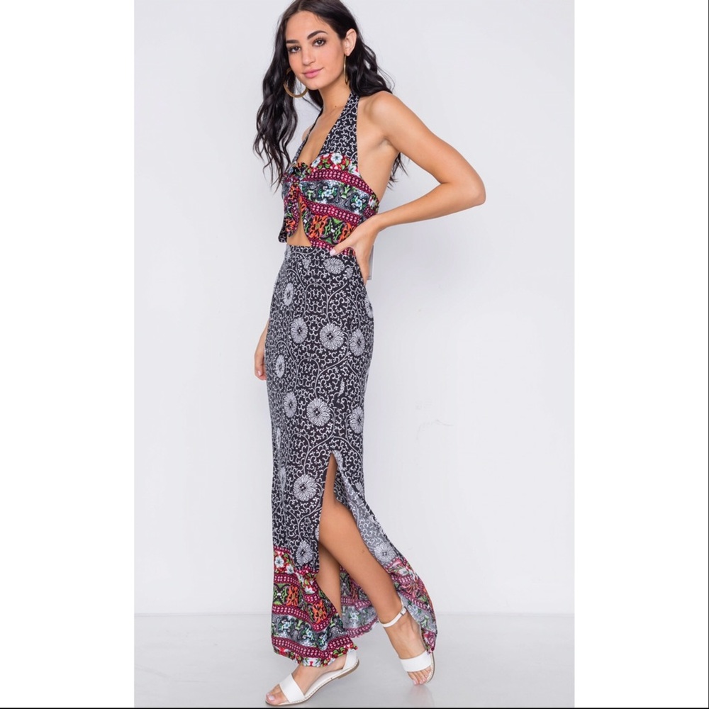 Black Floral Paisley Print Site Slit Maxi Dress - Picture 4 of 5